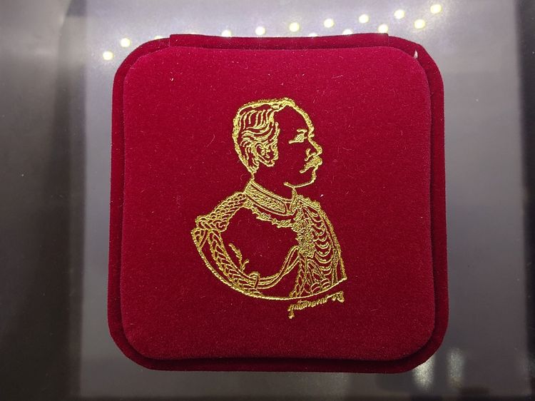 เหรียญรัชกาลที่5 เนื้อง าช้ า งแมมมอธ หน้ากากทอง พิมพ์ใหญ่ รุ่นคช สารหมื่นปี หลวงพ่ออุตตมะ วัดวังก์วิเวการาม ปี2540 พร้อมกล่องเดิม รูปที่ 9