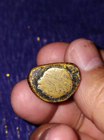 รูปเหมือนหล่อโบราณ พิมพ์นิยม รุ่นแรก หลวงพ่อเงิน วัดบางคลาน พิจิตร สร้าง ประมาณ 2450 เป็นเนื้อโลหะผสม เนื้อแห้ง ผิวสองสี ออกสีเหลืองอมแดง ผิ รูปที่ 5