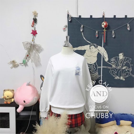 เสื้อยืดเอ็มแอลบีปักลายน้องวัวสีขาวงาข้าง SWEATSHIRT MBL CASH COW OVERFIT YANKEES NY (IVORY)