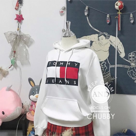 เสื้อยืดสีขาวทอมมี่ยีนส์ ใส่ได้ทั้งหญิงและชาย Tommy Jeans – Hoodie mit metallisch Logo Unisex รูปที่ 5