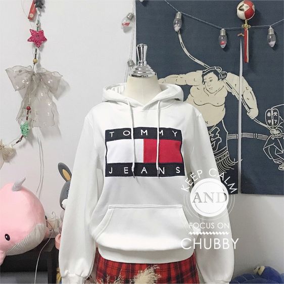 เสื้อยืดสีขาวทอมมี่ยีนส์ ใส่ได้ทั้งหญิงและชาย Tommy Jeans – Hoodie mit metallisch Logo Unisex รูปที่ 4