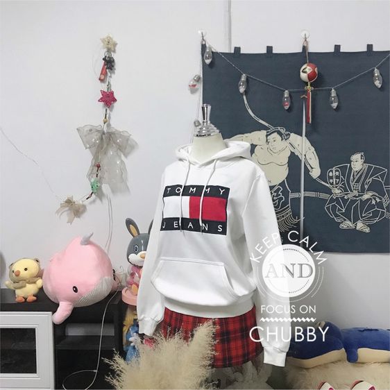 เสื้อยืดสีขาวทอมมี่ยีนส์ ใส่ได้ทั้งหญิงและชาย Tommy Jeans – Hoodie mit metallisch Logo Unisex รูปที่ 2