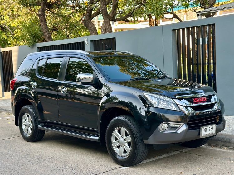 รถ Isuzu MU-X 2.5 สี ดำ