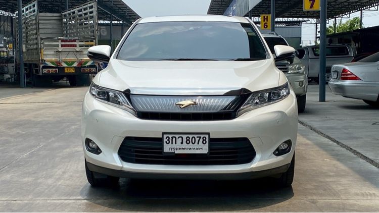 รถ Toyota Harrier 2.0 Premium สี ขาว