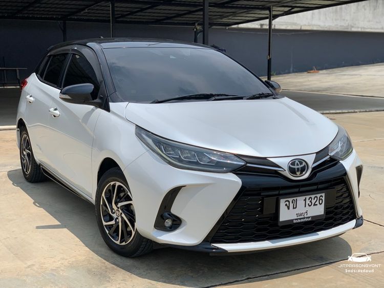 รถ Toyota Yaris 1.2 Sport Premium สี ขาว