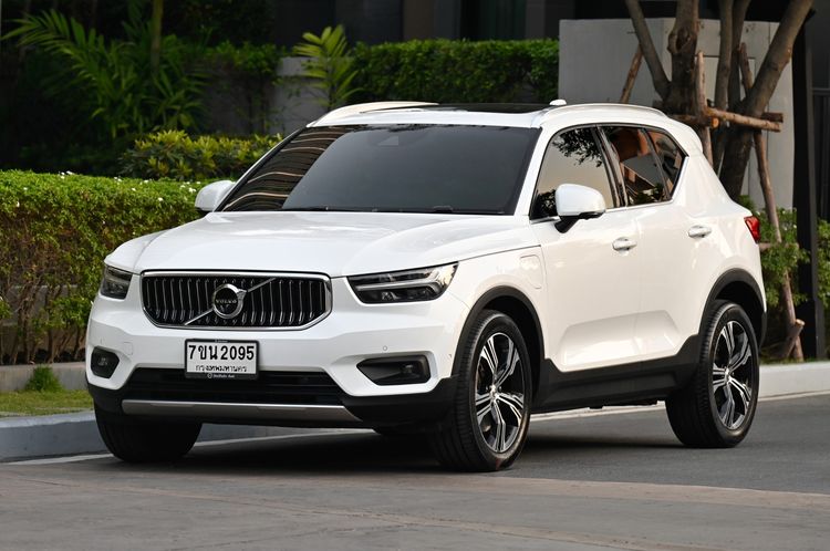 รถ Volvo XC40 Recharge 1.5 T5 Inscription สี ขาว