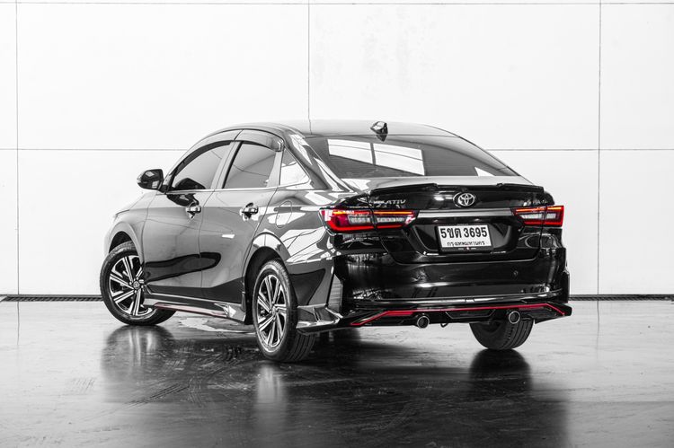 Toyota Yaris ATIV 2024 1.2 Premium Luxury Sedan เบนซิน ไม่ติดแก๊ส เกียร์อัตโนมัติ ดำ รูปที่ 4