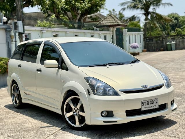 รถ Toyota Wish 2.0 Q Sport Touring II สี น้ำตาล