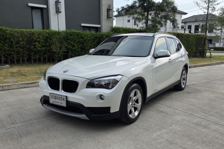 BMW X1 2014 2.0 sDrive18i Utility-car เบนซิน ไม่ติดแก๊ส เกียร์อัตโนมัติ ขาว รูปที่ 3