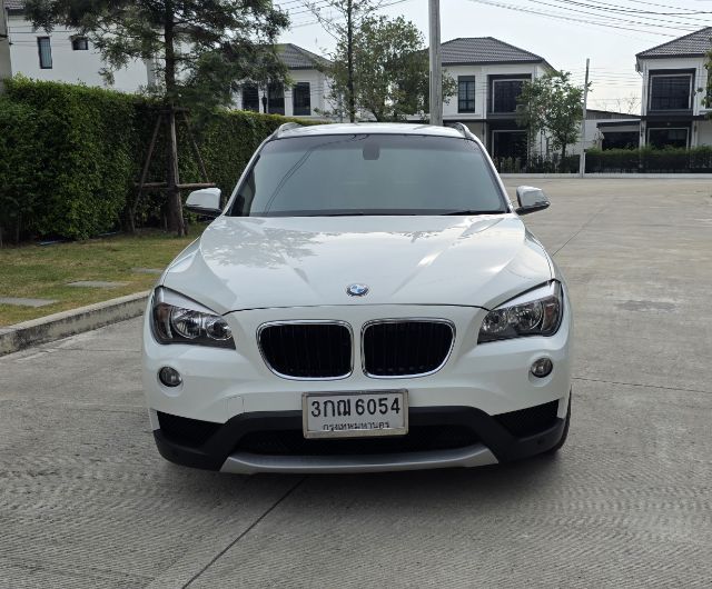 รถ BMW X1 2.0 sDrive18i สี ขาว