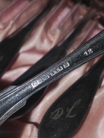 ขายชุดช้อนเงินเก่า งานวินเทจ พร้อมกล่องเดิมครบชุด

หยดกรดลงบนชิ้นงานยังขึ้นนม รูปที่ 7