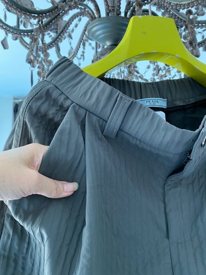 ปราด้ากางเกงขายาวทรงสวย สภาพใหม่เอี่ยม เนื้อผ้าสวยและดีมาก รูปที่ 4