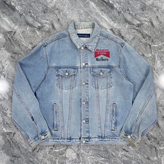 เสื้อเชิ้ตยีนส์ Bossini x Marlboro McLaren แท้ 💯 size M ขนาดอก 22 ยาว 27 สภาพดีมาก ดีเทลสีเฟดสวย เนื้อผ้าดีมากครับ รูปที่ 2