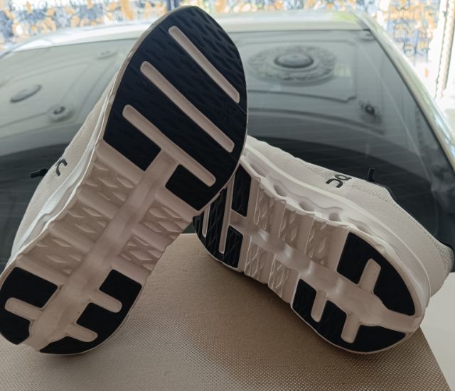ขาย On Cloudtilt Black Ivory size 43-275cm  เหมือนใหม่ ใส่เดินในห้าง 1 ครั้ง ของแท้ รูปที่ 5