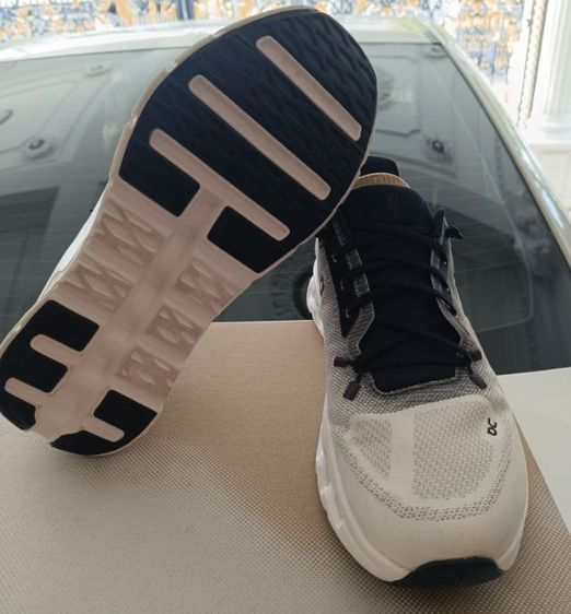 ขาย On Cloudtilt Black Ivory size 43-275cm  เหมือนใหม่ ใส่เดินในห้าง 1 ครั้ง ของแท้ รูปที่ 4