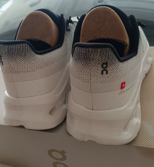 ขาย On Cloudtilt Black Ivory size 43-275cm  เหมือนใหม่ ใส่เดินในห้าง 1 ครั้ง ของแท้ รูปที่ 7