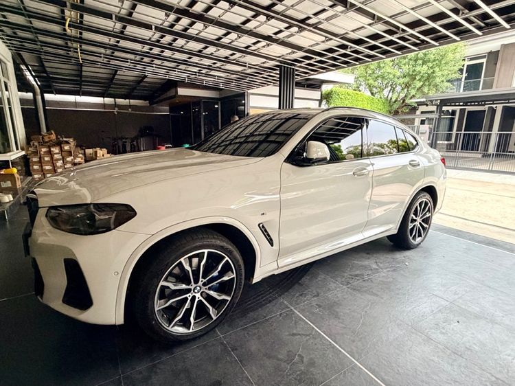รถ BMW X4 2.0 xDrive20d M Sport 4WD สี ขาว