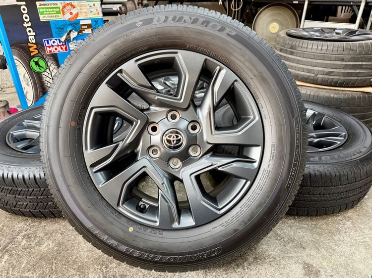 18" ล้อแม็ก TOYOTA LEADER ขอบ 18”  ยาง DUNLOP 265-60R18 ปี 26  สีเส้นตุ่มหน้ายางยังอยู่