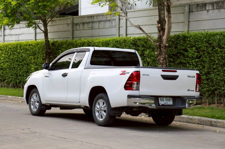 Toyota Hilux Revo 2023 Smart Cab 2.4 Entry Z Edition Pickup ดีเซล ไม่ติดแก๊ส เกียร์ธรรมดา ขาว รูปที่ 3