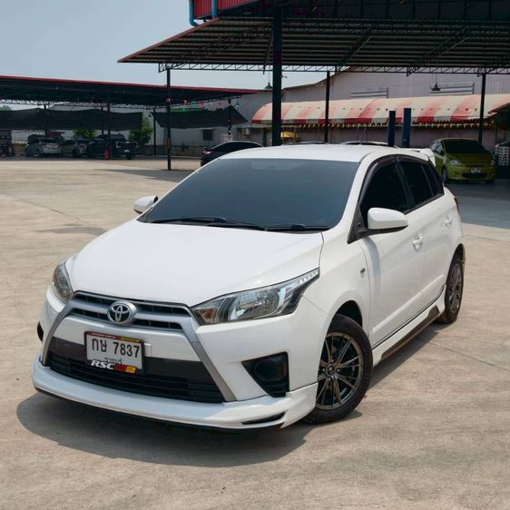 รถ Toyota Yaris 1.2 E สี ขาว