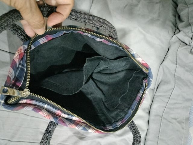 กระเป๋ามือสองลายสาน