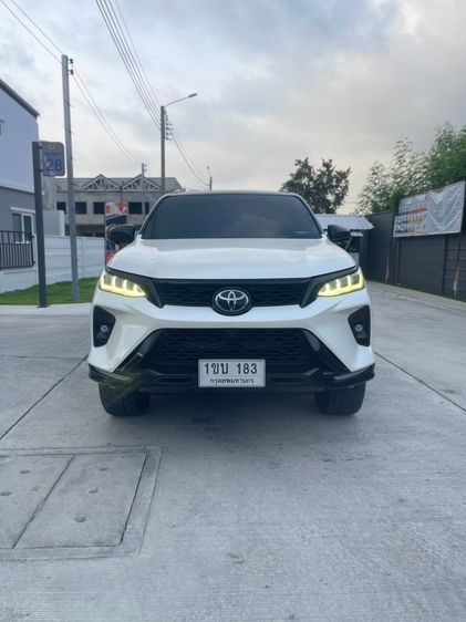รถ Toyota Fortuner 2.4 Leader V สี ขาว