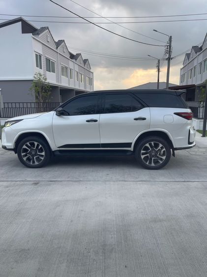 Toyota Fortuner 2020 2.4 Leader V Utility-car ดีเซล ไม่ติดแก๊ส เกียร์อัตโนมัติ ขาว รูปที่ 4