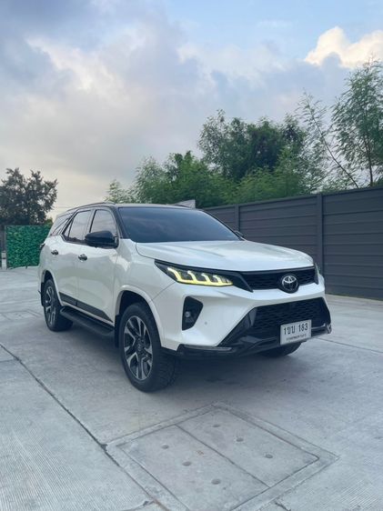 Toyota Fortuner 2020 2.4 Leader V Utility-car ดีเซล ไม่ติดแก๊ส เกียร์อัตโนมัติ ขาว รูปที่ 2