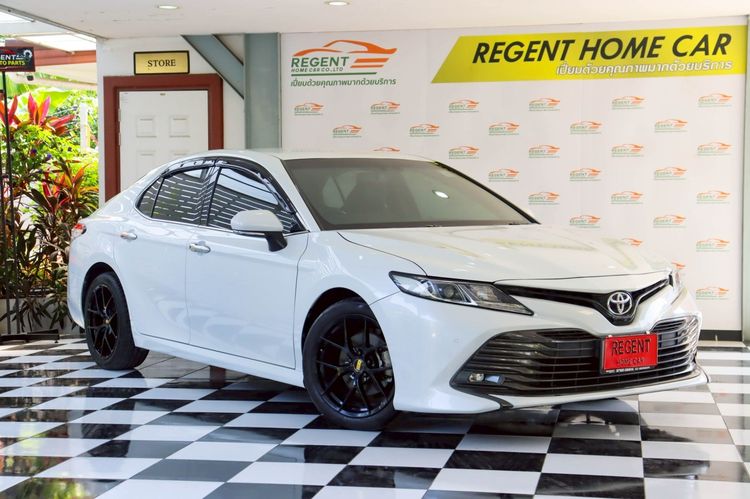 รถ Toyota Camry 2.0 G สี ขาว