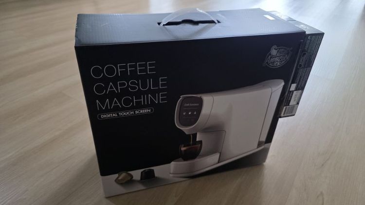 อุปกรณ์ทำเครื่องดื่ม Cafe Amazon CapsSule Coffee Machine
เครื่องชงกาแฟแบบแคปซูล "คาเฟ่ อเมซอน" สีขาว แบบหน้าจอ touch screen มือ 1 ไม่เคยใช้งาน แถมฟรี 20 capsules