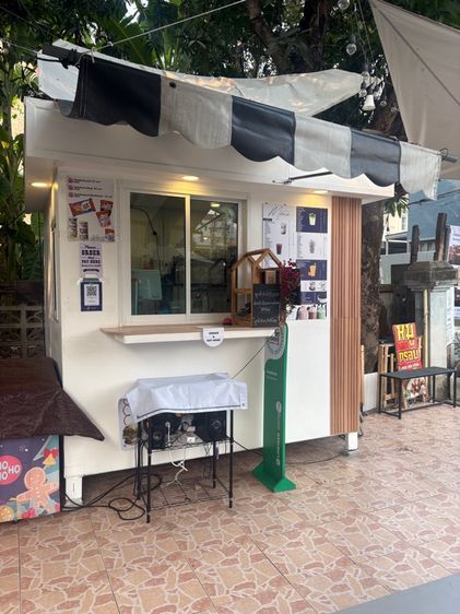 อุปกรณ์ร้านกาแฟ ขายตู้คีออส ตู้ขายกาแฟ  2.4x2.0เมตร  ติดแอร์เรียบร้อยค่ะ สอบถามข้อมูลเพิ่มเติม  แวะเข้ามาดูตู้ได้ที่ พหลโยธิน65 ค่ะ