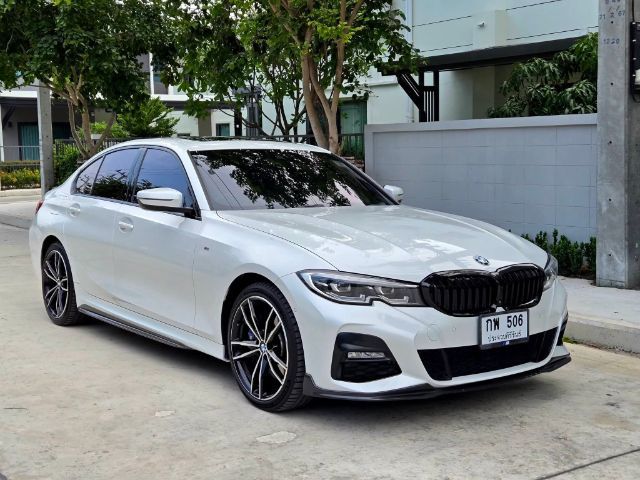 รถ BMW Series 3 330e สี ขาว