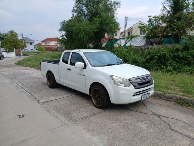 รถ Isuzu D-MAX 1.9 S สี ขาว