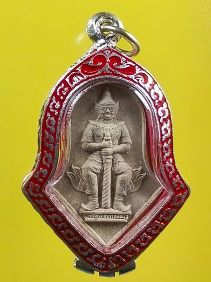 ท้าวเวสสุวรรณ รุ่นแรก  เนื้อผง ปี 2545 อาจารย์อิฏฐ์  วัดจุฬามณี สภาพสวย  บัตรรับประกันพระแท้  พร้อมตลับสวยสวย