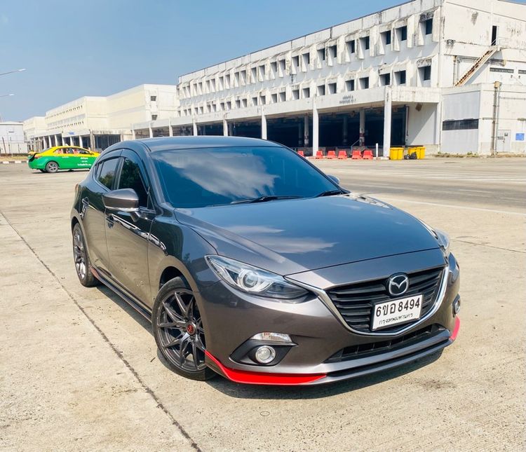 รถ Mazda Mazda3 2.0 SP Sports สี น้ำตาล