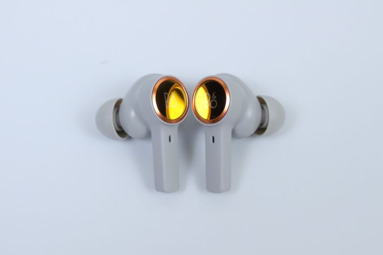 B and O Beoplay eleven รูปที่ 10