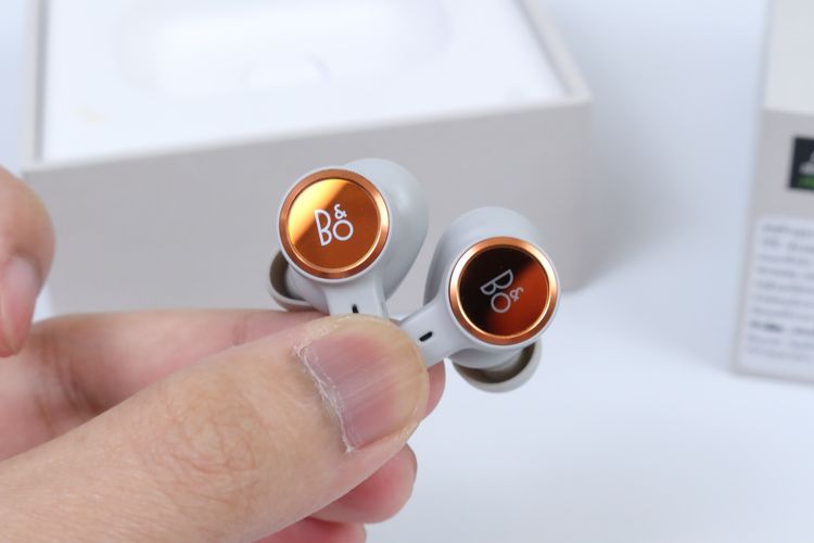B and O Beoplay eleven รูปที่ 13