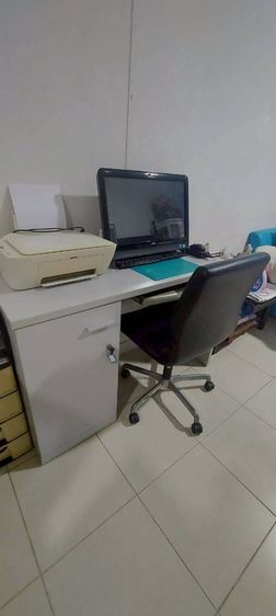 ขายครับ โต๊ะทำงานพร้อมเก้าอี้