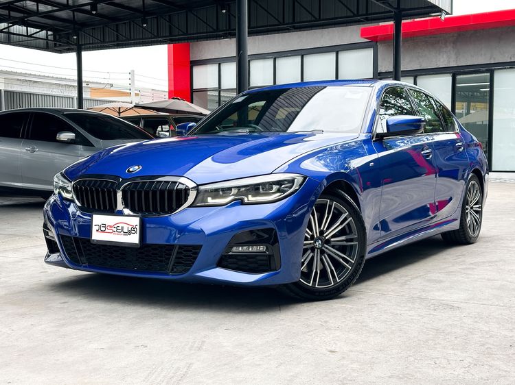 รถ BMW Series 3 330i สี น้ำเงิน