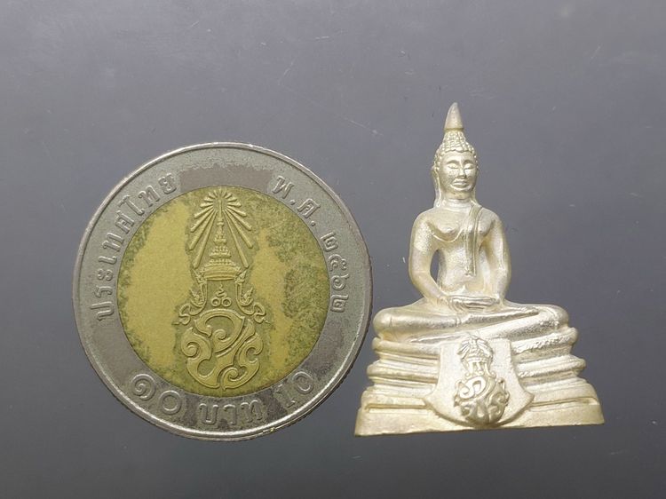 พระกริ่งพระพุทธโสธร ภปร. รุ่นย้อนยุค สร้างพระอุโบสถ พ.ศ. 2539 เนื้อเงิน พิมพ์ใหญ่ พร้อมกล่องเดิม ใบเซอร์ รูปที่ 8