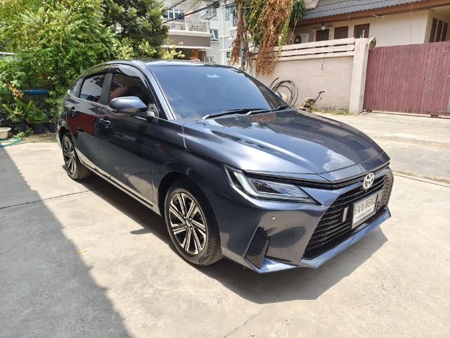 Toyota Yaris ATIV 2024 1.2 Premium Sedan เบนซิน ไม่ติดแก๊ส เกียร์อัตโนมัติ เทา