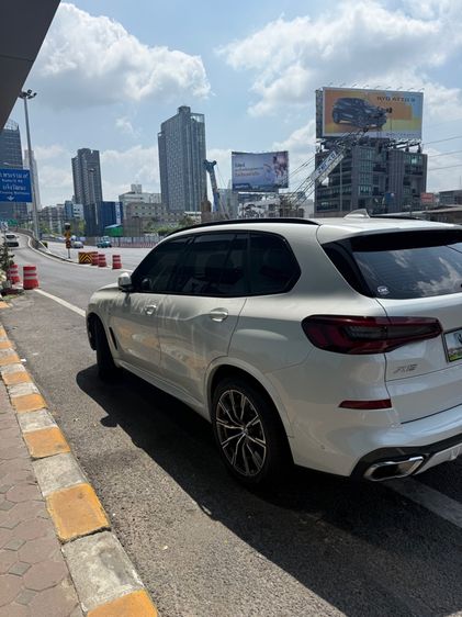 BMW X5 2023 3.0 M50d 4WD ดีเซล เกียร์อัตโนมัติ ขาว รูปที่ 3