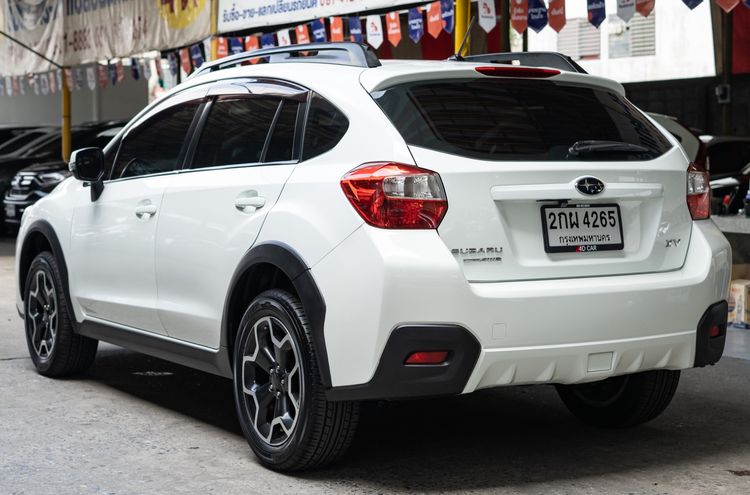 Subaru XV 2013 2.0 4WD Utility-car เบนซิน ไม่ติดแก๊ส เกียร์อัตโนมัติ ขาว รูปที่ 3