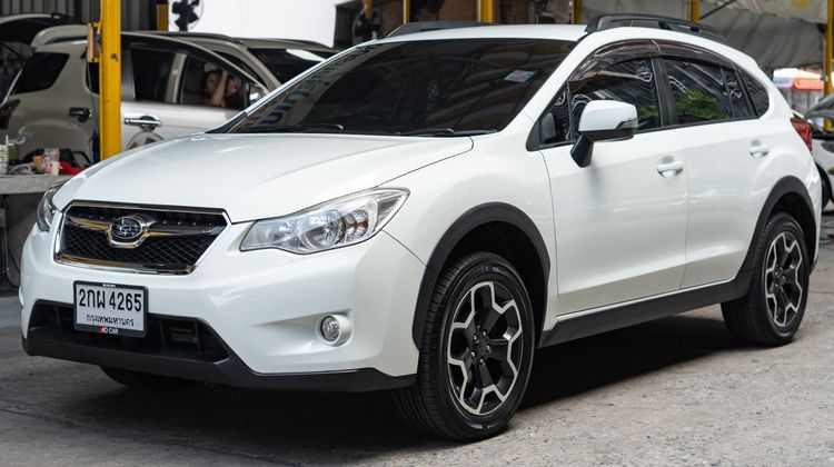Subaru XV 2013 2.0 4WD Utility-car เบนซิน ไม่ติดแก๊ส เกียร์อัตโนมัติ ขาว รูปที่ 2