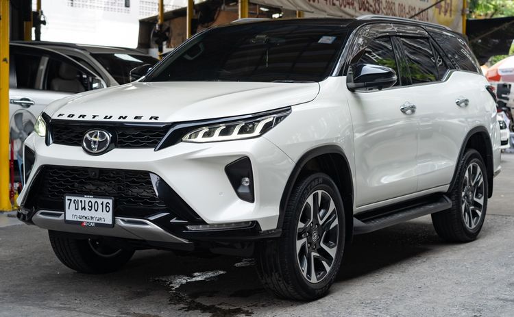 Toyota Fortuner 2022 2.4 Legender Black Top Utility-car ดีเซล ไม่ติดแก๊ส เกียร์อัตโนมัติ ขาว รูปที่ 2