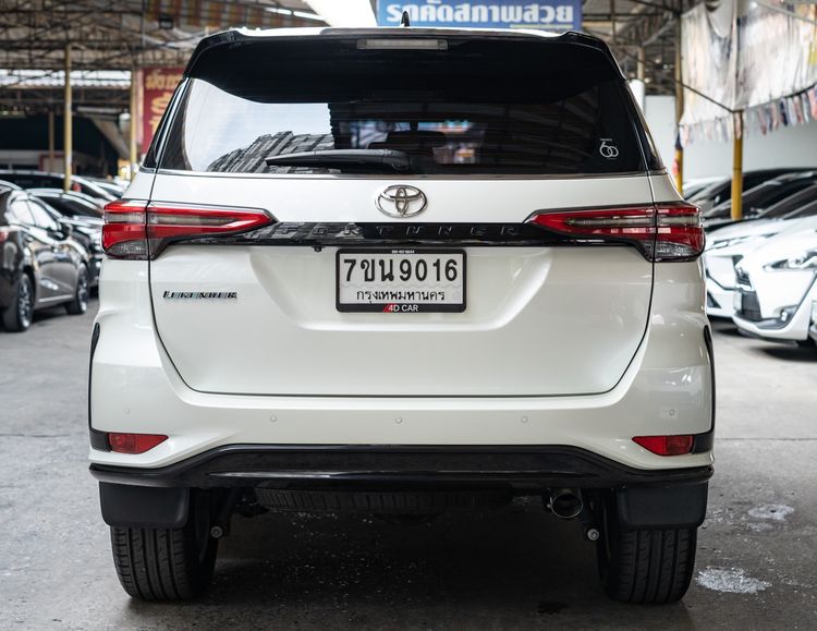 Toyota Fortuner 2022 2.4 Legender Black Top Utility-car ดีเซล ไม่ติดแก๊ส เกียร์อัตโนมัติ ขาว รูปที่ 4