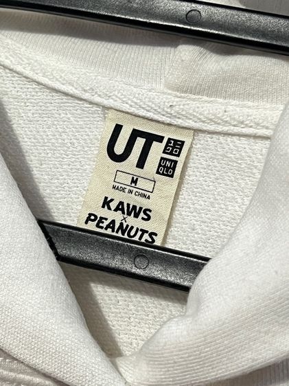 เสื้อสเวตเตอร์ Uniqlo Kaws x Peanuts  รูปที่ 3