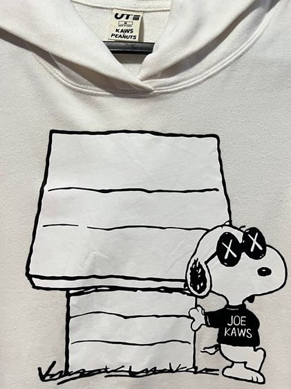 เสื้อสเวตเตอร์ Uniqlo Kaws x Peanuts  รูปที่ 2