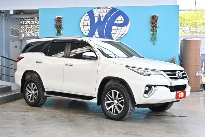 รถ Toyota Fortuner 2.8 V สี ขาว