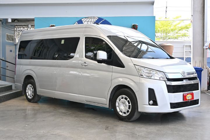 รถ Toyota Commuter 2.8 สี เทา